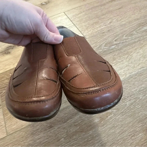 Easy Spirit Women's Daisie Flat Medium Brown Leather/Textile Shoe Size 8.5 GUC - Picture 3 of 7